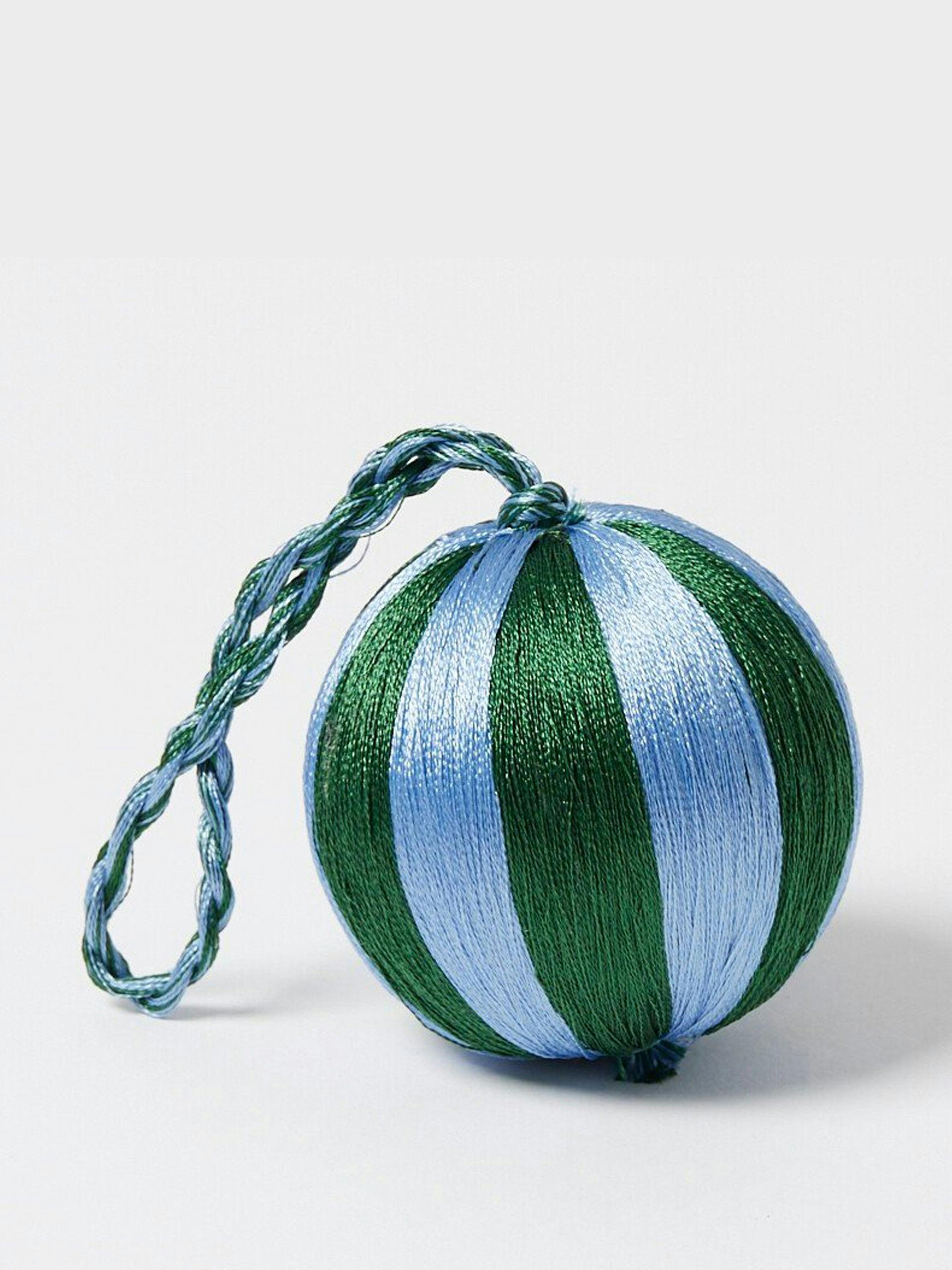 Wrapped thread Christmas tree bauble