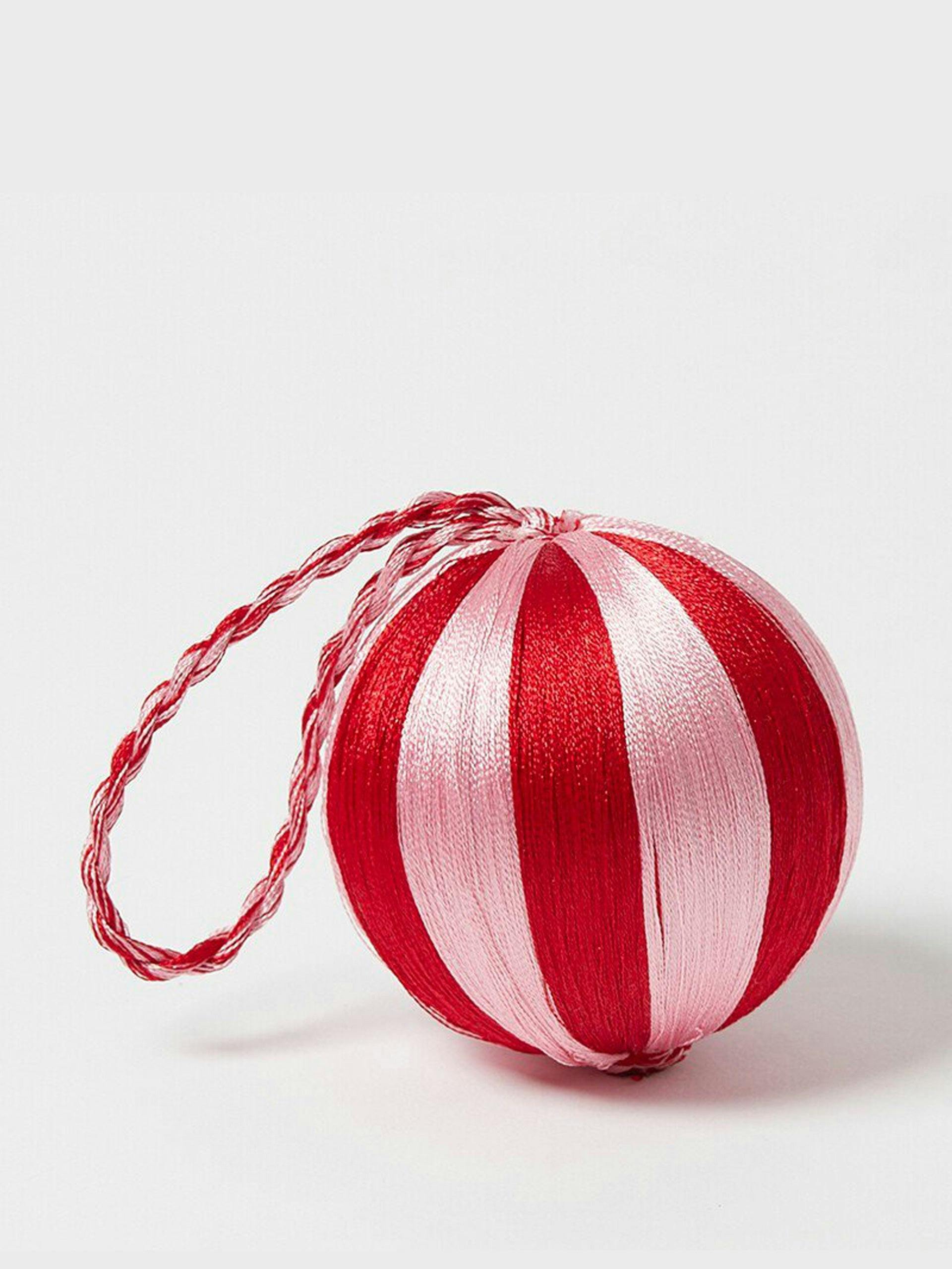 Wrapped thread Christmas tree bauble